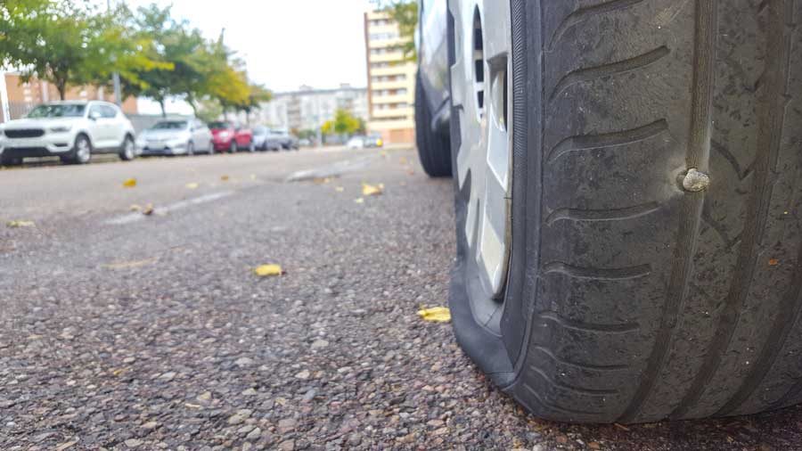 Un clou dans votre pneu : solutions et préventions !