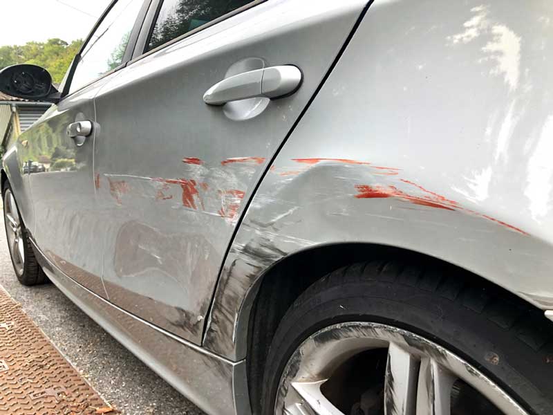 Comment enlever une rayure sur la carrosserie d'une voiture