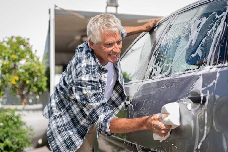 Lavez sa voiture chez soi : les meilleures techniques