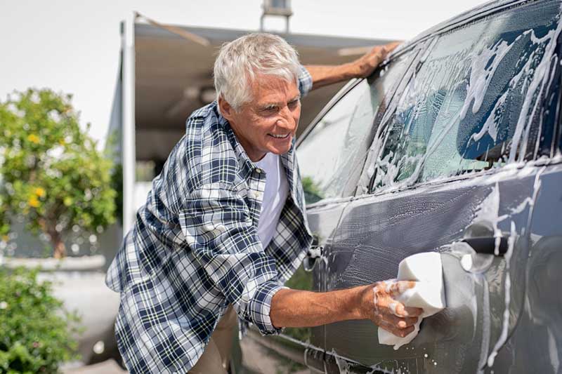 Laver sa voiture chez soi : comment le faire sans enfreindre la loi ?