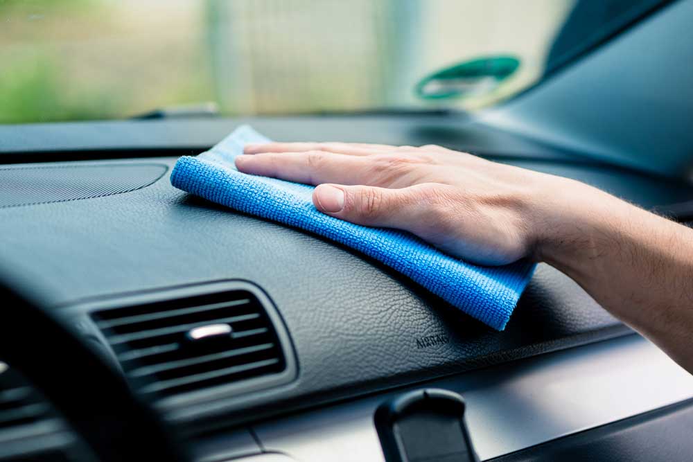 Nettoyant plastique voiture : le guide ultime pour le choisir !