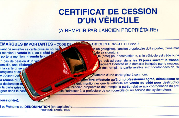 Le certificat de cession à remplir : un document essentiel lors de la vente ou la donation d’un véhicule